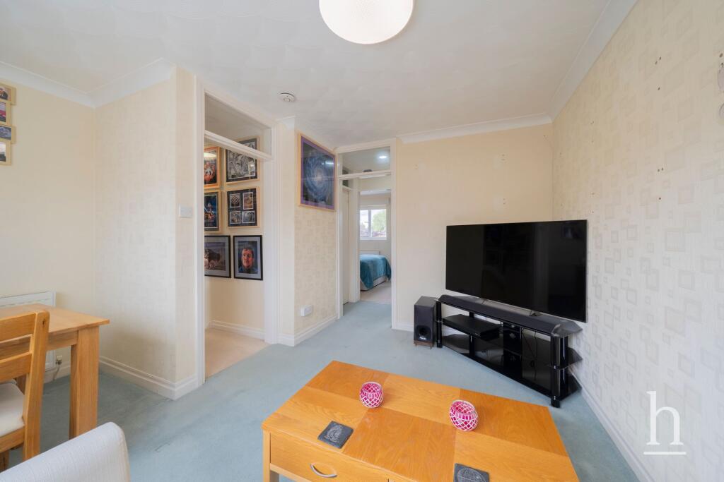 Apartment in Wirral, Liverpool City Region - View 4