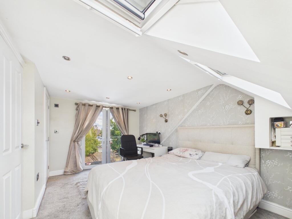 House in Twickenham - View 4