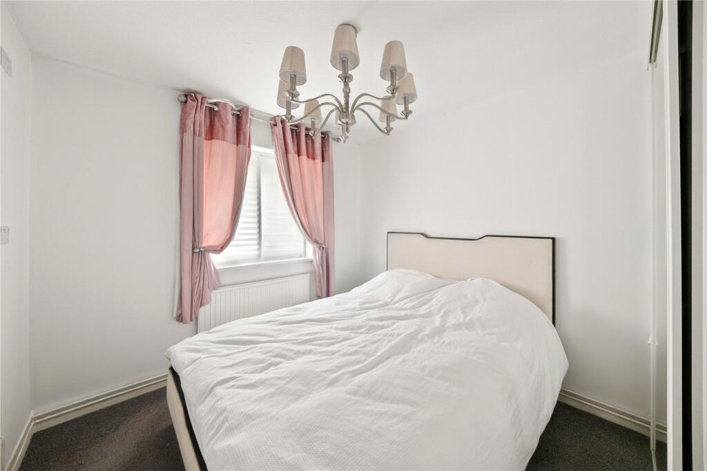 Apartment in Southall - More