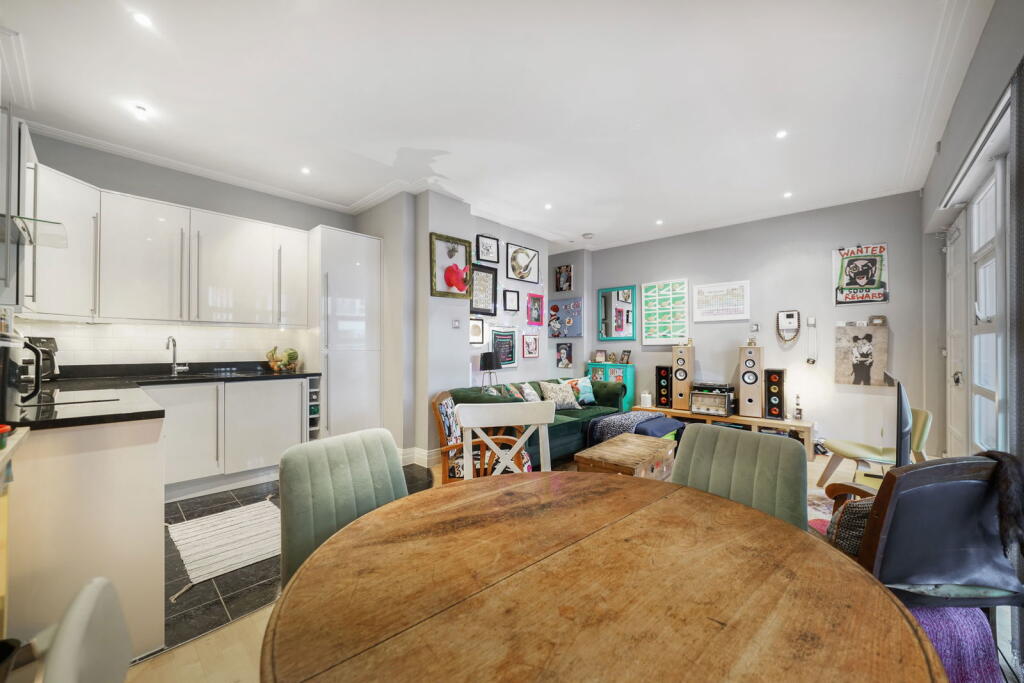 Apartment in London - More