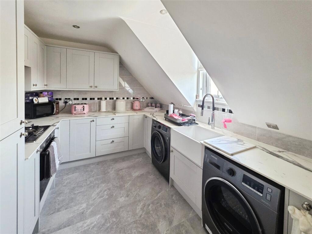 Stratford Lane, Rainham, Gillingham, Kent, ME8 photo 4
