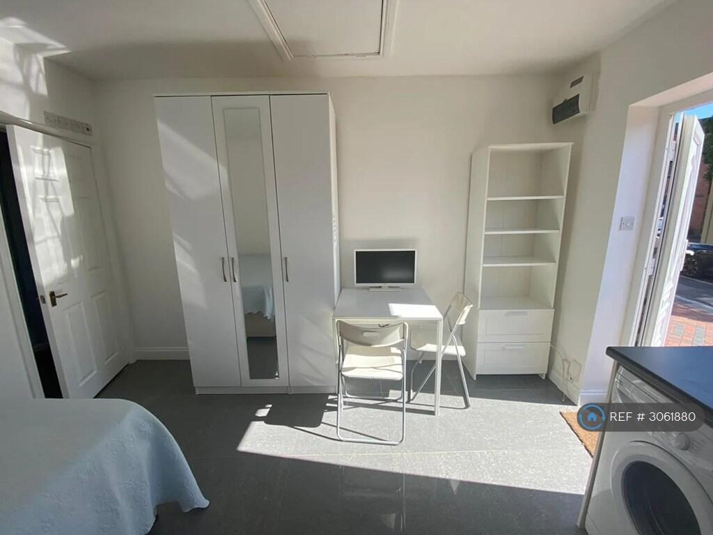 Apartment in London - More