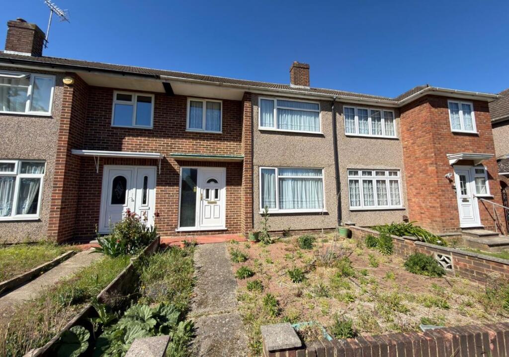 3 bedroom terraced house for sale in 5 Hanbury Close, Cheshunt