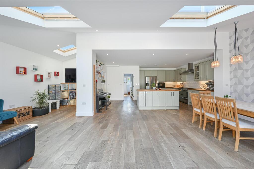 Alexandra Drive, Surbiton photo 4