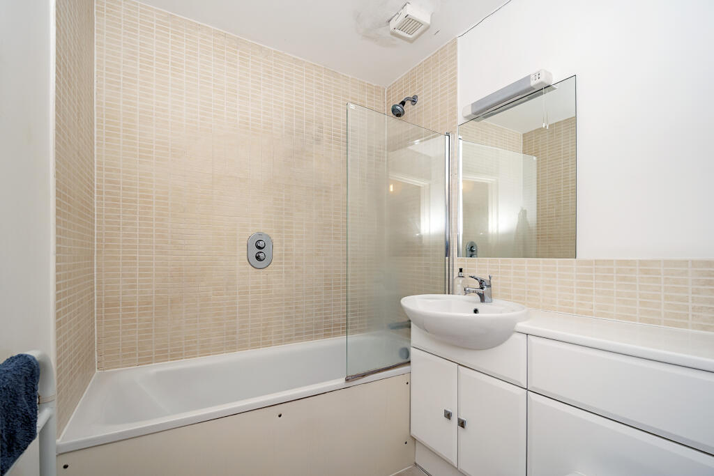 Apartment in Slough - View 4