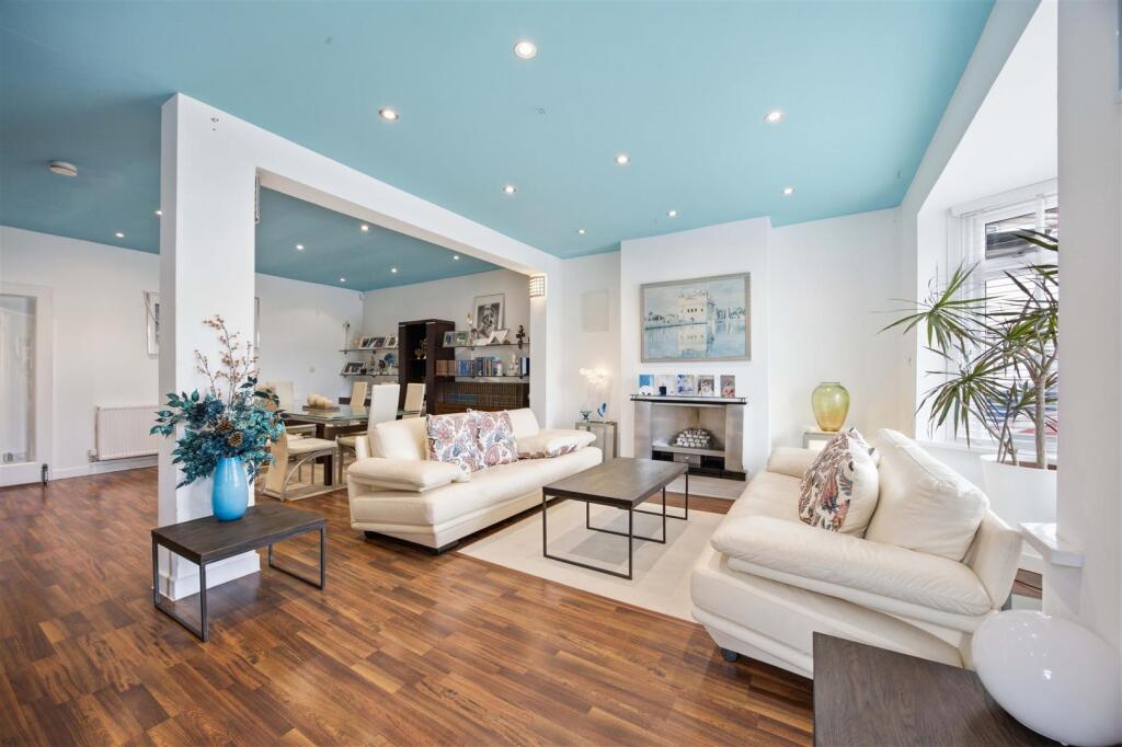 House in Southall - View 4