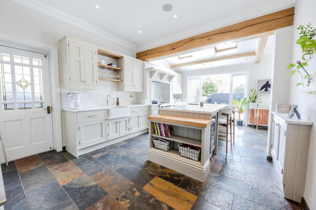 House in Southend-on-Sea - View 4