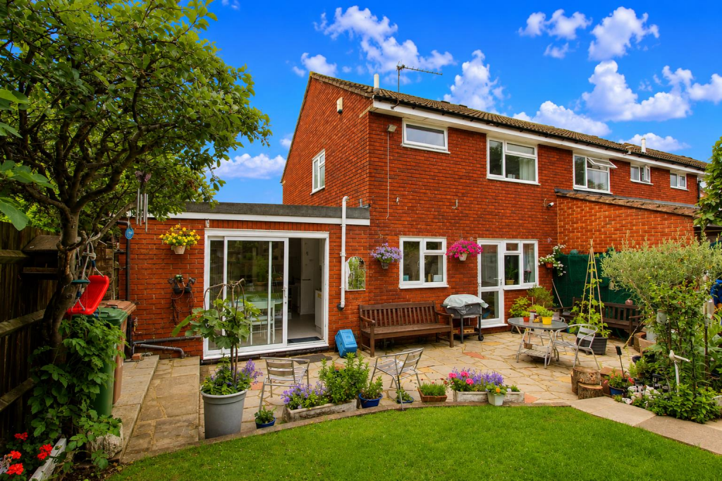 House in Beddington - View 2