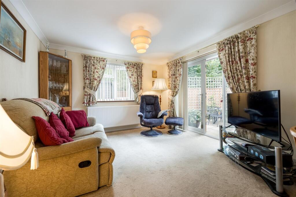 House in Vale of White Horse, Kennington - More
