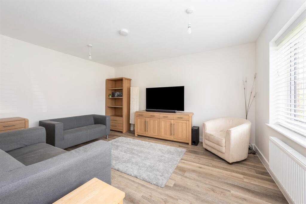 Blackthorn Avenue, Lovedean photo 4