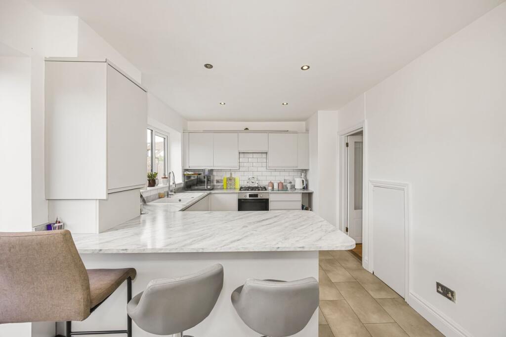 House in Brentwood, Doddinghurst - View 3