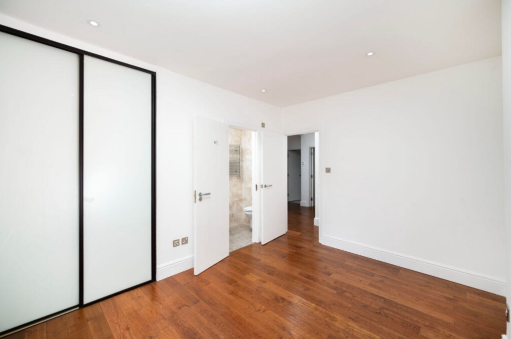 Apartment in London - More