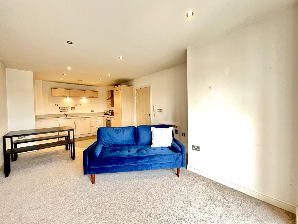 Apartment in Newcastle upon Tyne - View 4