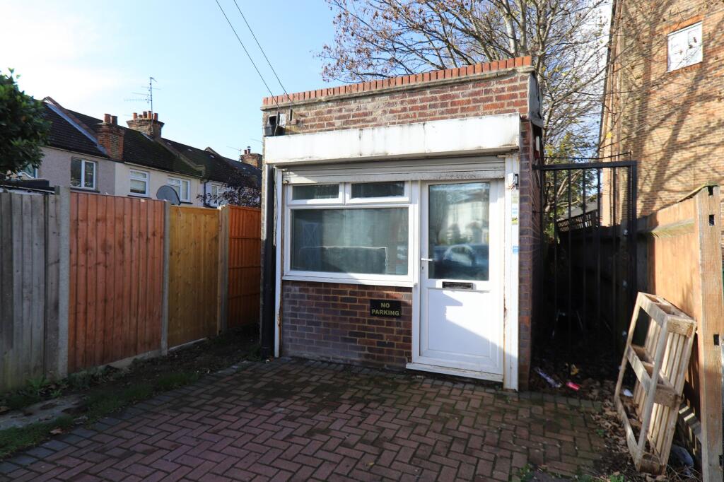 Main image of property: Queens Avenue, Watford, WD18