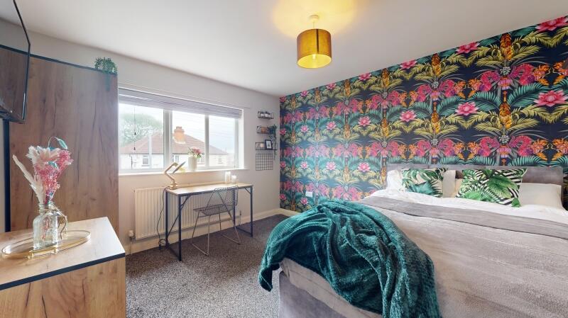 6 bedroom semi-detached house for rent