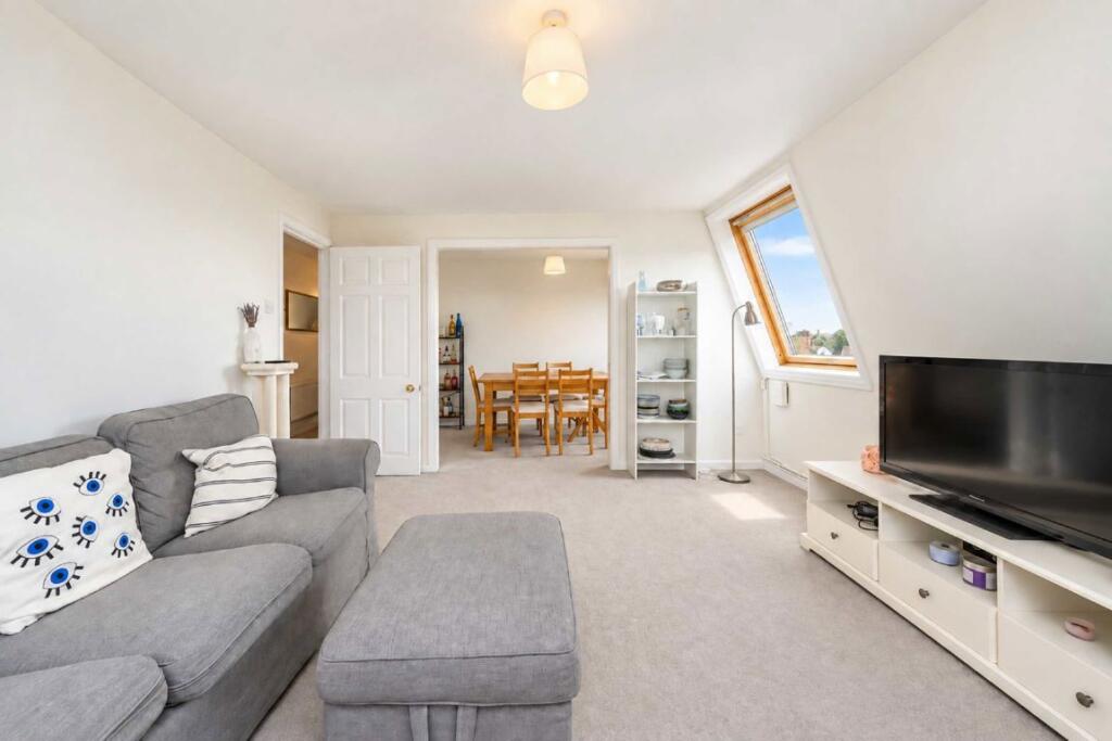 Apartment in London, Silchester Estate, North Kensington - More