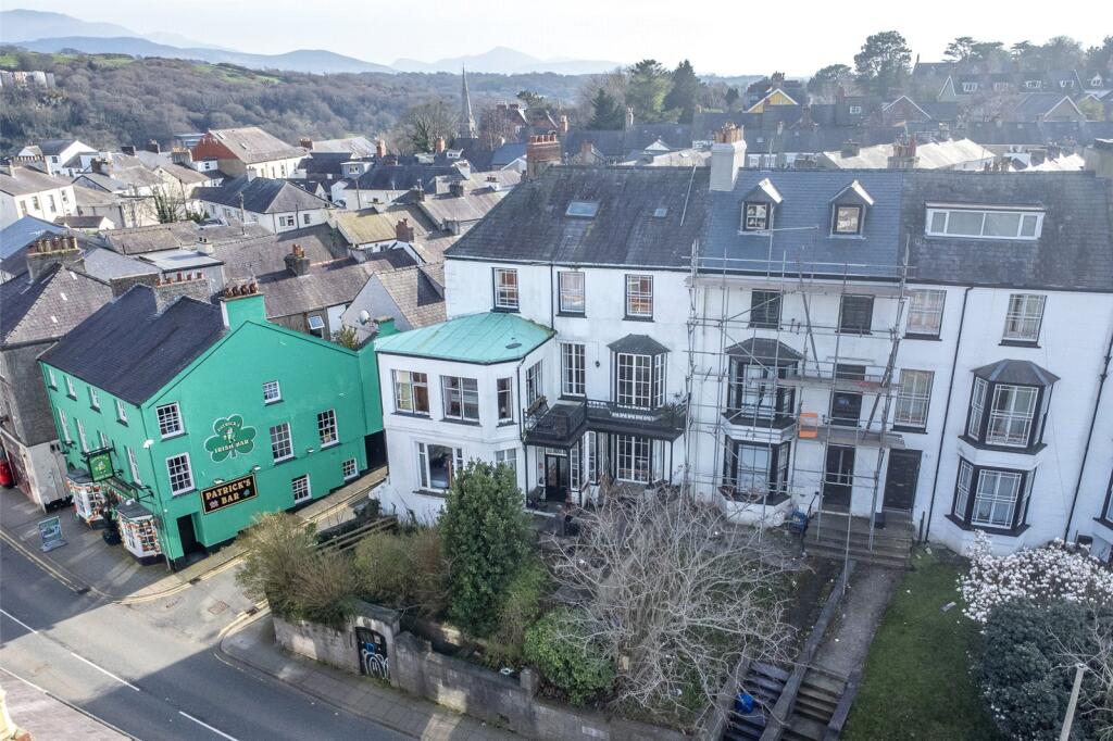 2 Bedroom Flat in LL57 2HF