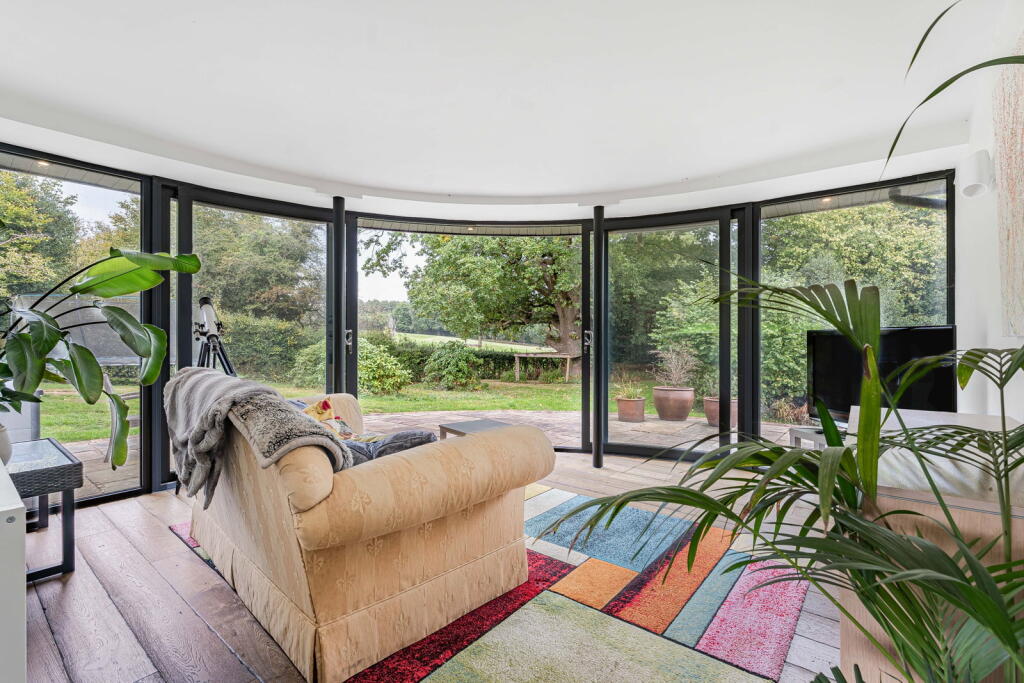 House in Horsham, Colgate - More