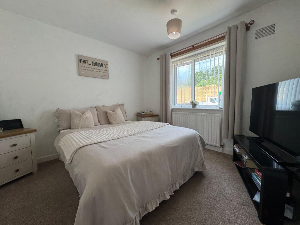 Coronation Way, Keighley, BD22 photo 5