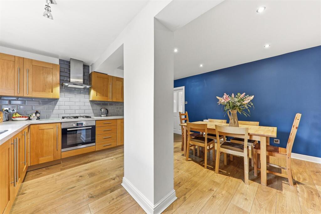 House in Leeds, West Yorkshire - View 4