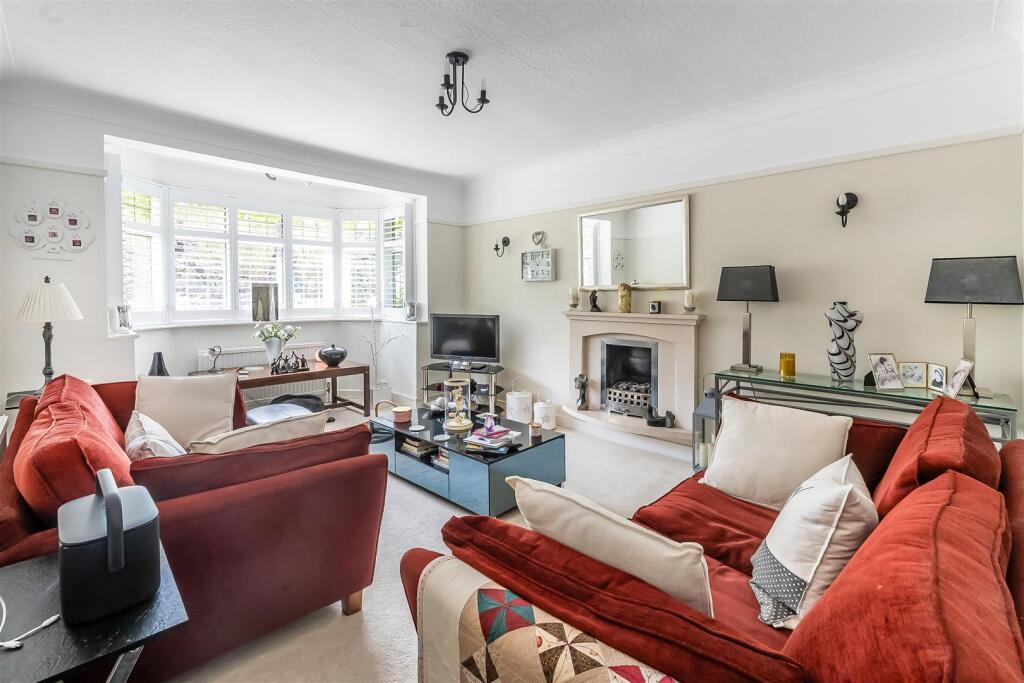 House in Epsom and Ewell, Stoneleigh - View 4