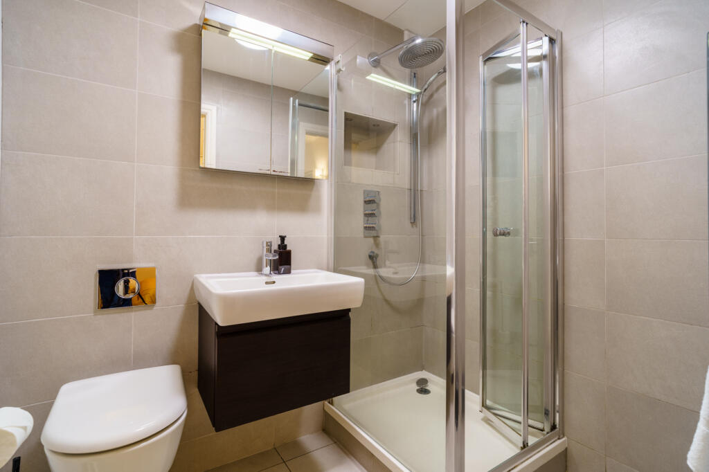 2 bedroom maisonette for rent