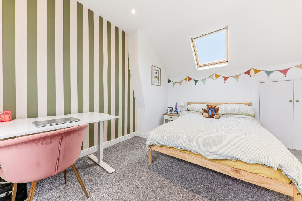 House in Harrogate, Oatlands Mount - More