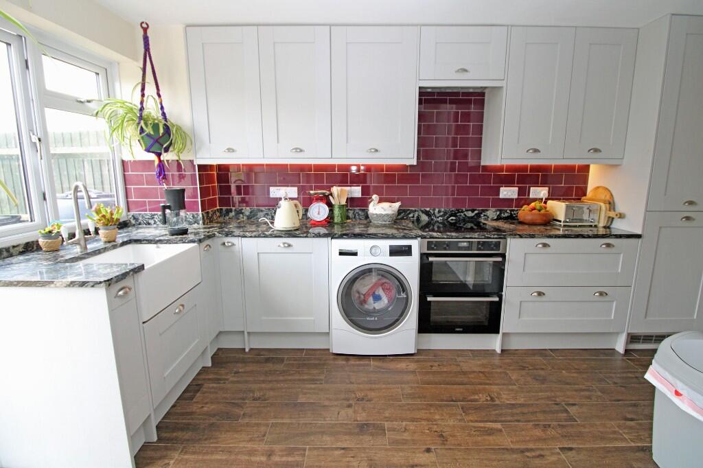 Poultons Close, Overton RG25 photo 2