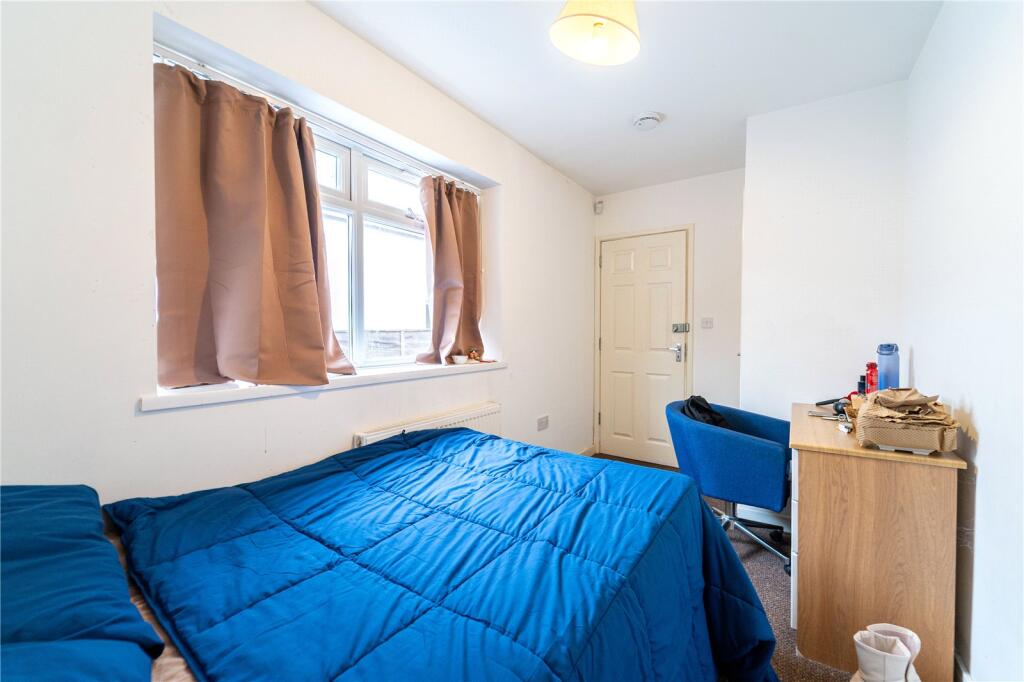 6 bedroom house for rent