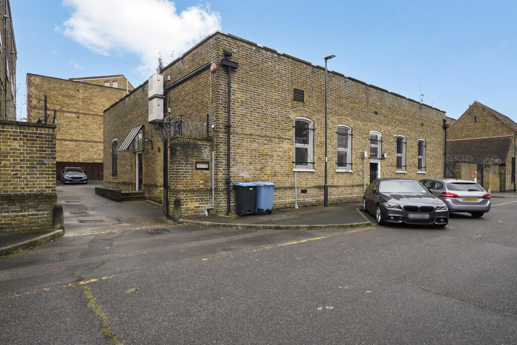 Main image of property: - 3 Marconi Place, Friern Barnet, London, N11