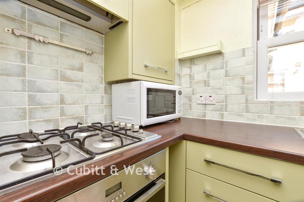 Apartment in Sutton - View 5