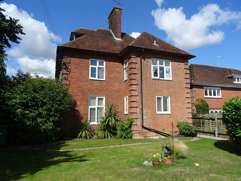 Main image of property: Catherine Road, Newbury, RG14 7NA