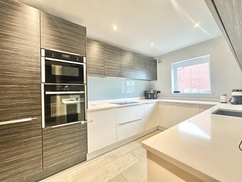 Danefield Road, Sale, Greater Manchester, M33 photo 3