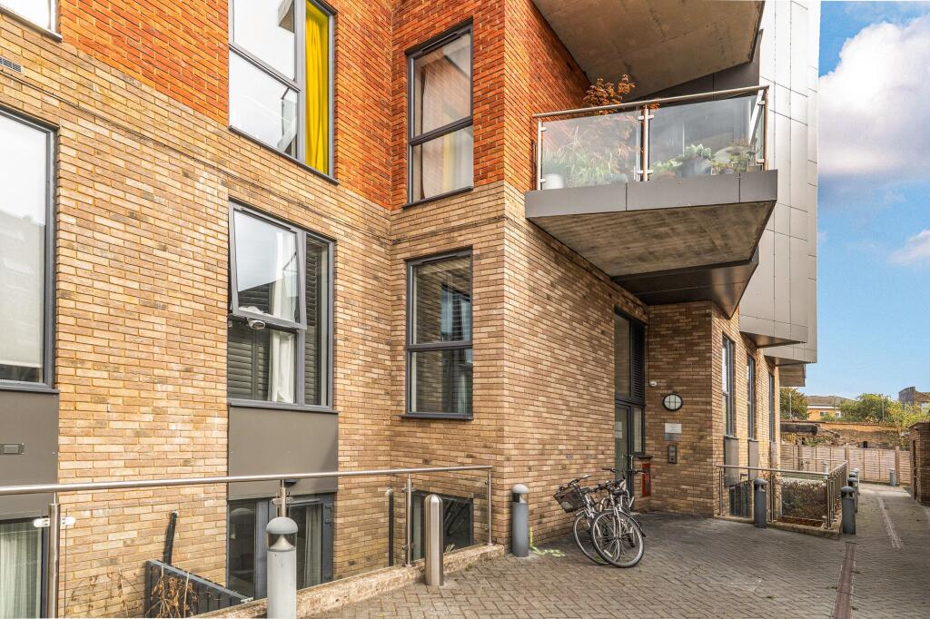 Apartment in London - More