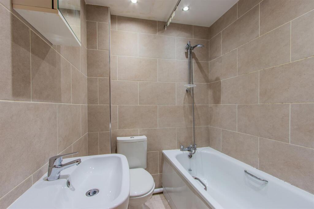 Mackintosh Place, Roath - View 5