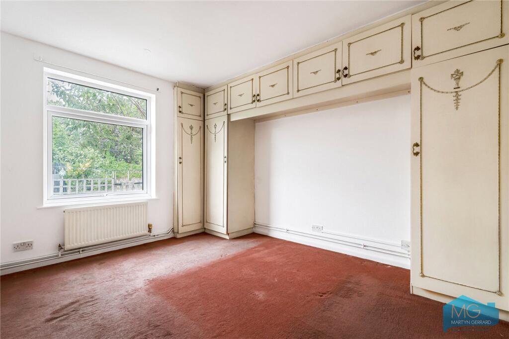Apartment in London, Sir Frederick Messer Estate, West Green - View 4