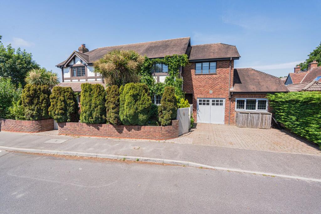 Main image of property: Kingsway Close, Christchurch, BH23