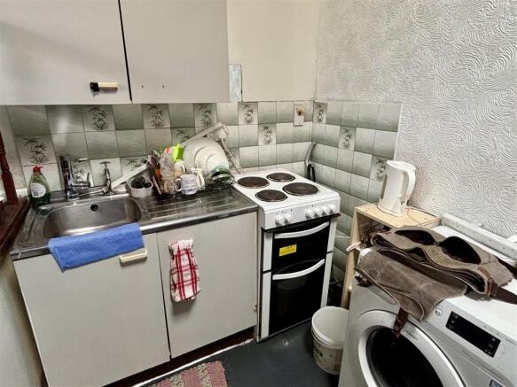 Flat Kitchen 2.jpg