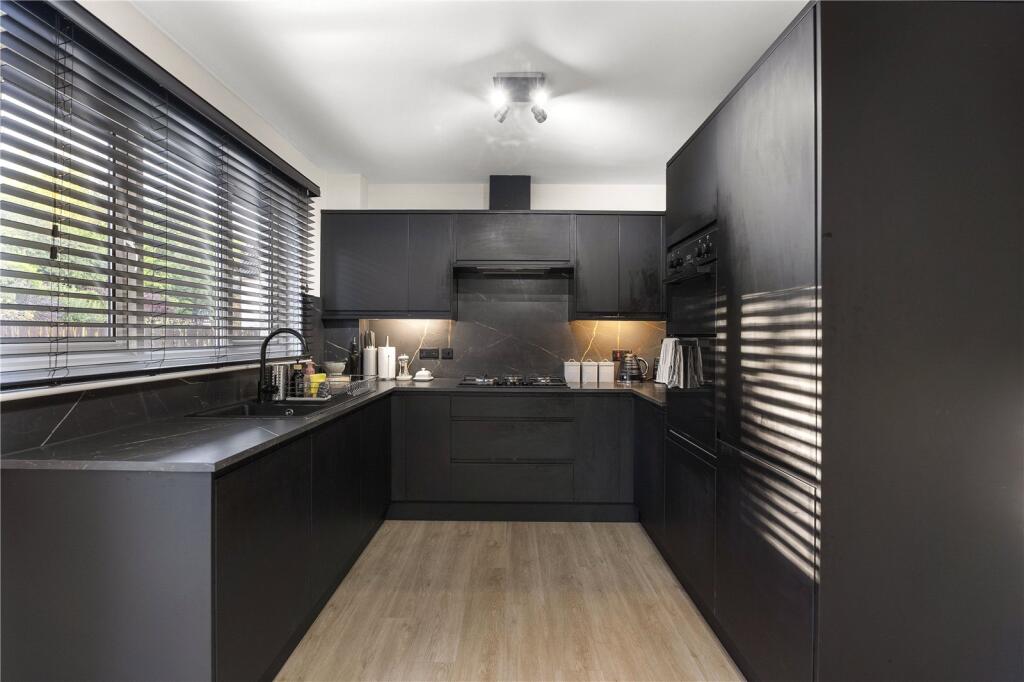 House in Dunfermline, Masterton - More