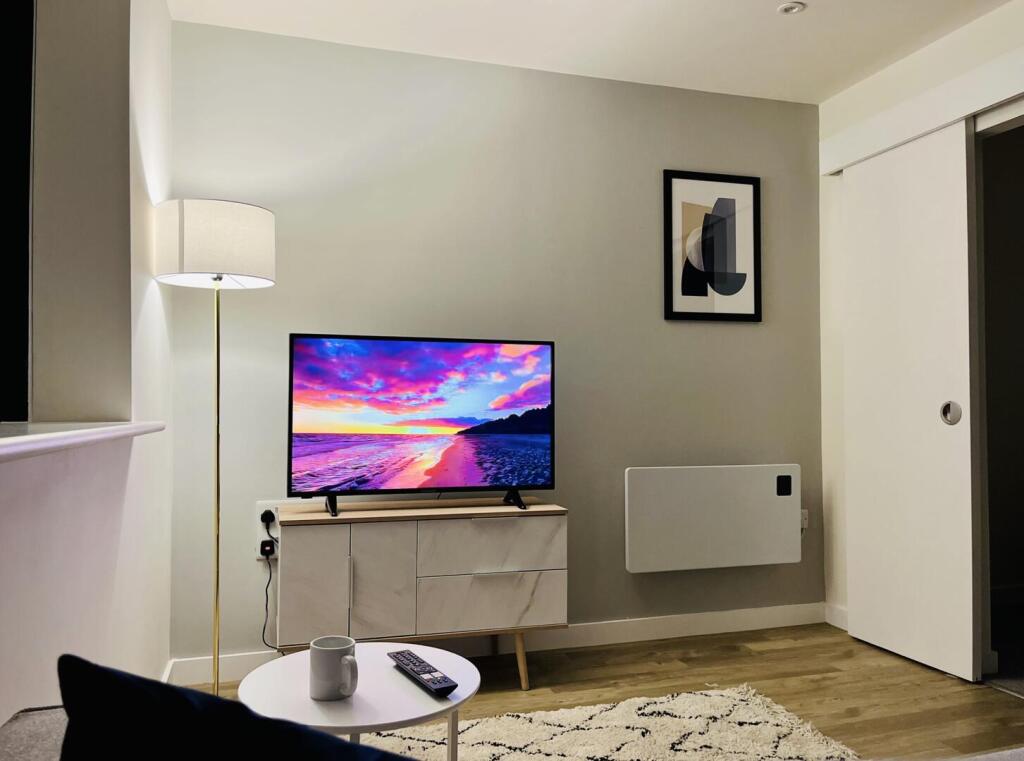 Apartment in Manchester, Old Trafford - View 3