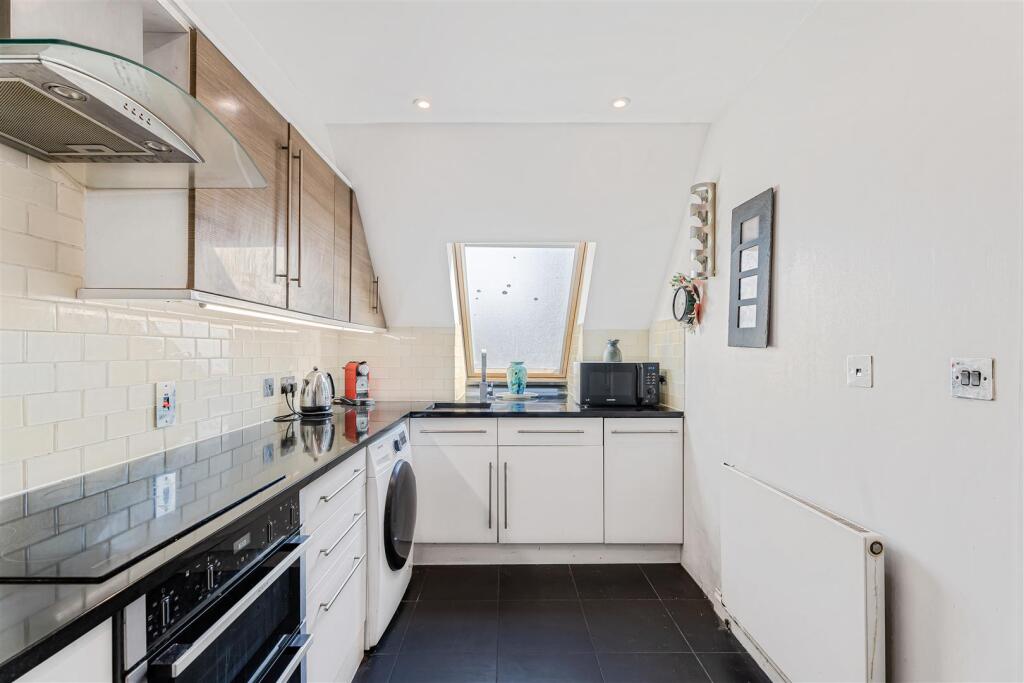 Apartment in Sutton - View 5