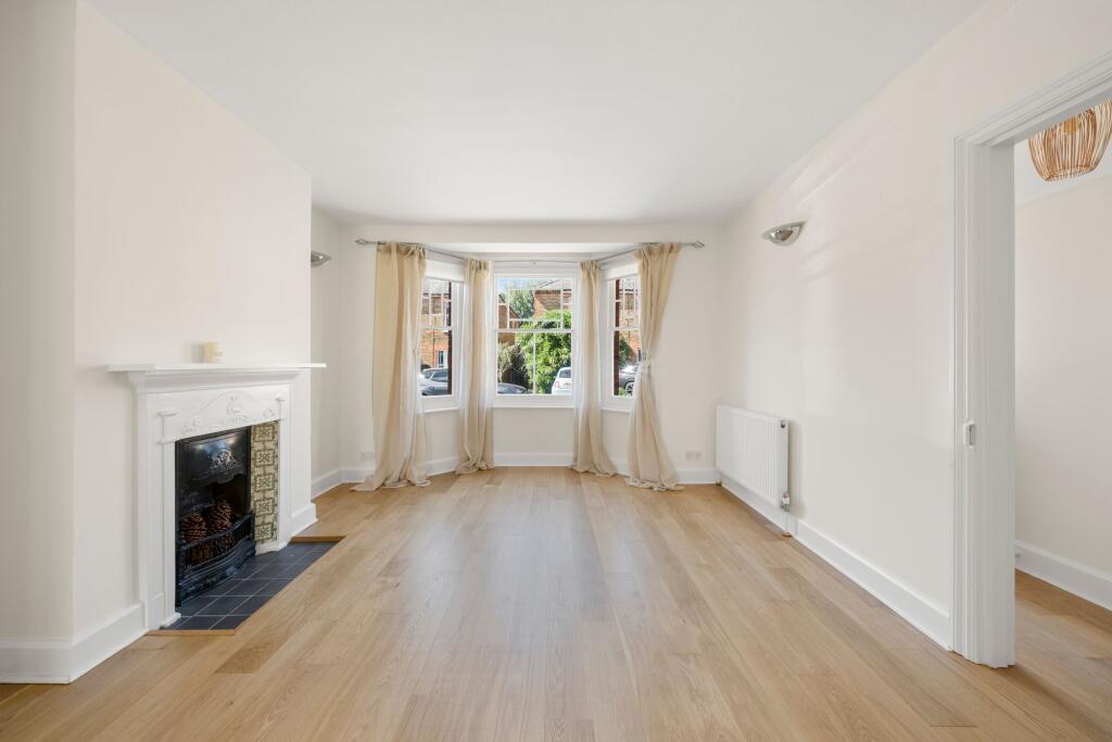 House in Elmbridge, Cobham - More