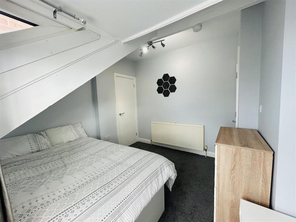 House in Leeds, Hyde Park - View 4