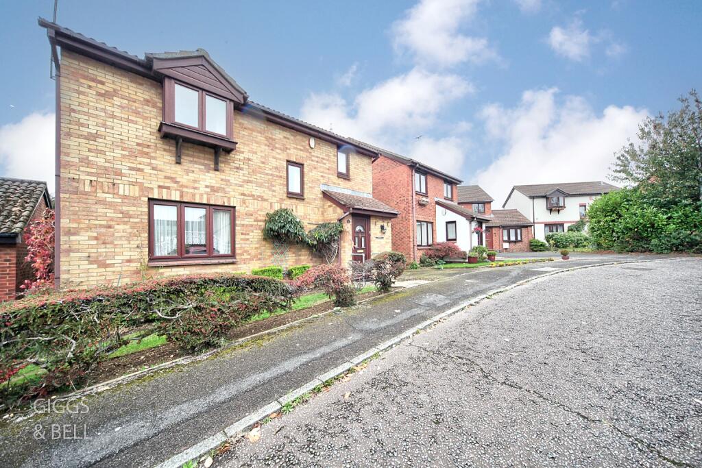 Redmire Close, Luton, Bedfordshire, LU4 photo 3