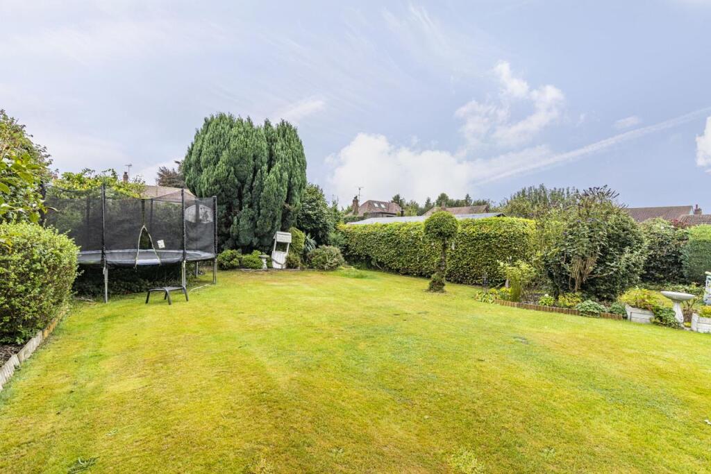 Nether Court Farnsfield photo 3