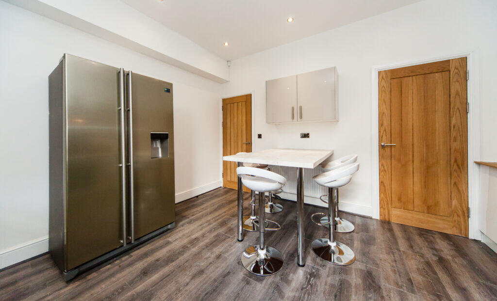 6 bedroom terraced house for rent