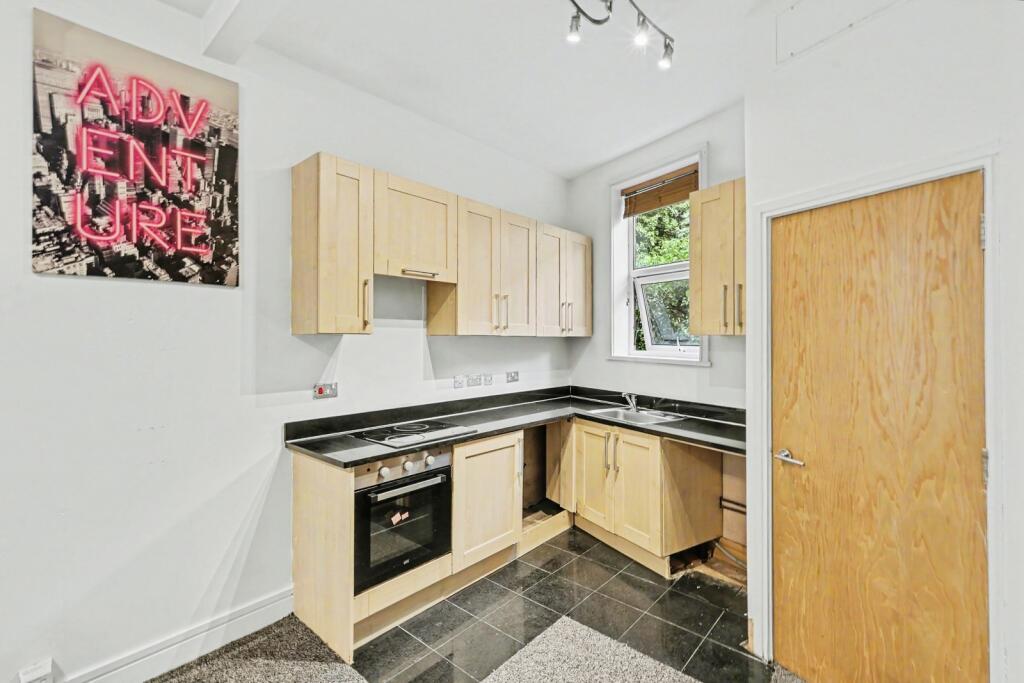 Apartment in Northampton, Semilong - View 5