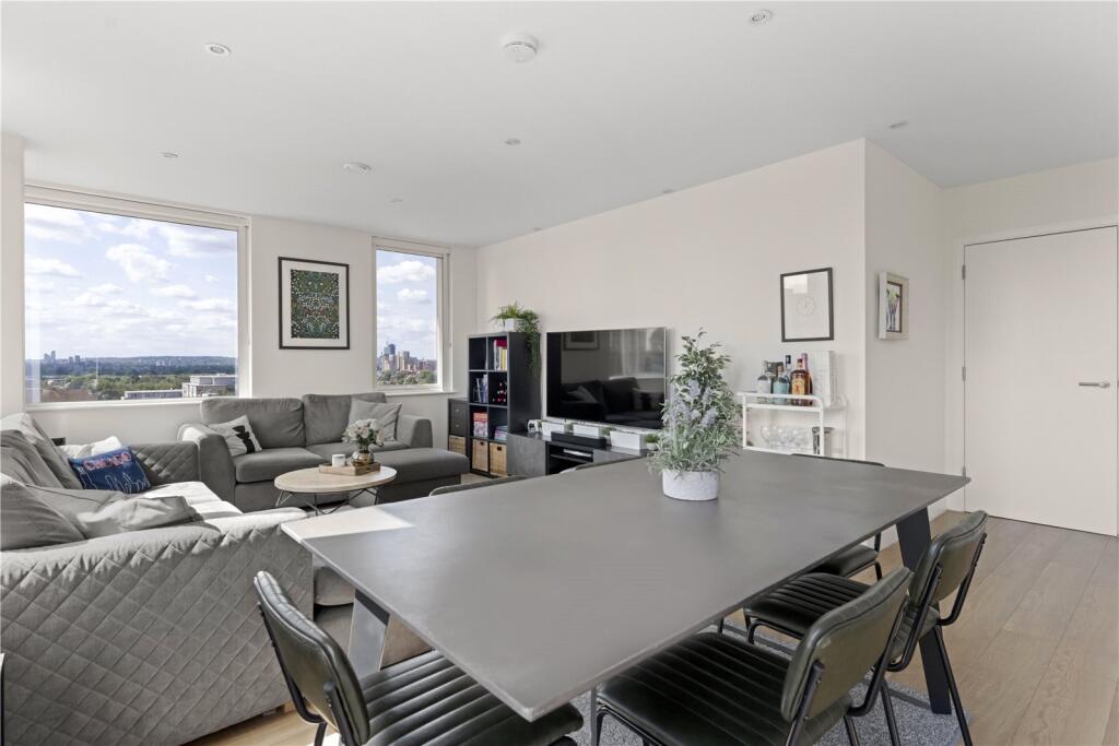 Apartment in London, Leyton - More