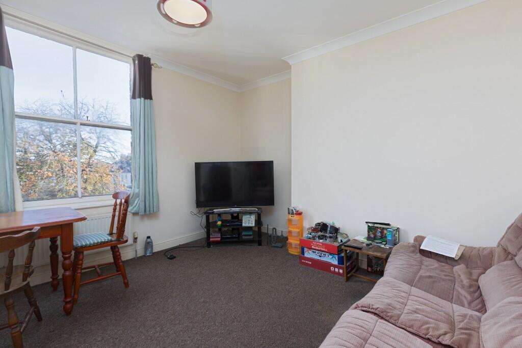 Albemarle Crescent, Scarborough, YO11 photo 3