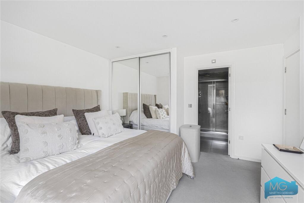 Apartment in London, Ridgemont, West Finchley - More
